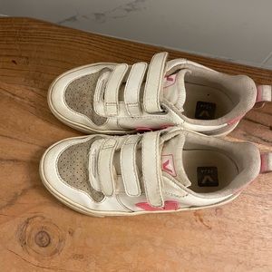 Veja girls sneaker size 31